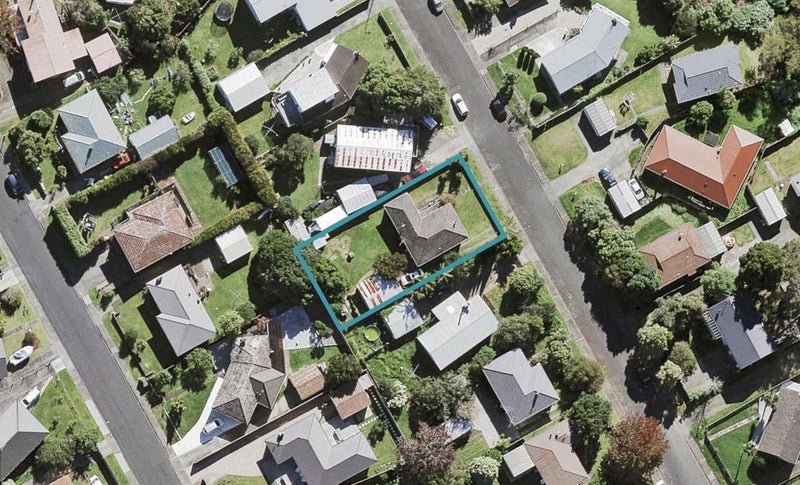 16 Crocombe Crescent, Beach Haven, Auckland - Carousel 1