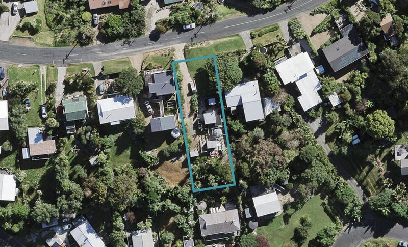 15 Hauraki Road, Oneroa, Waiheke Island - Carousel 1