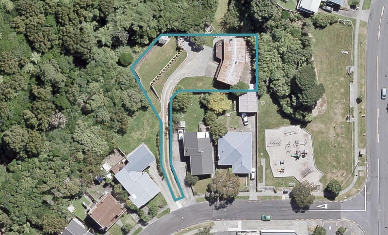 17 Holly Grove, Maungaraki, Lower Hutt - Carousel 1