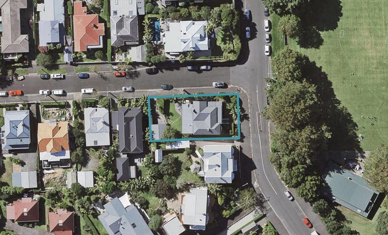 9 Cambridge Terrace, Devonport, Auckland - Carousel 1