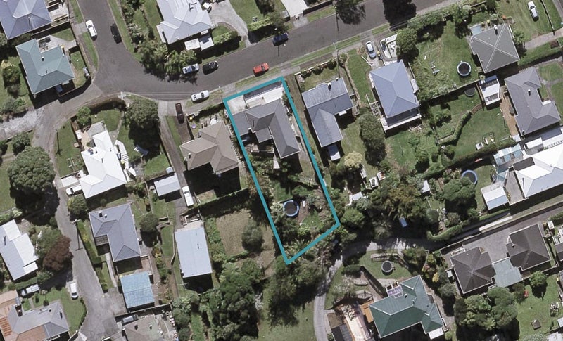 9 York Crescent, Westown, New Plymouth - Carousel 1