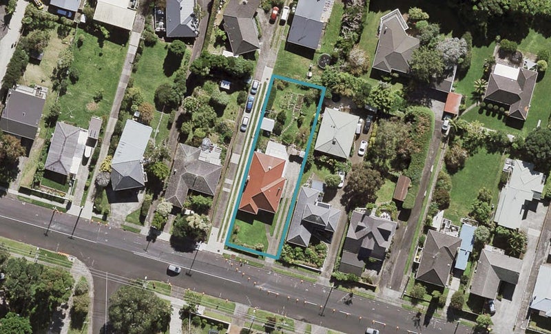 55 Raleigh Road, Northcote, Auckland - Carousel 1