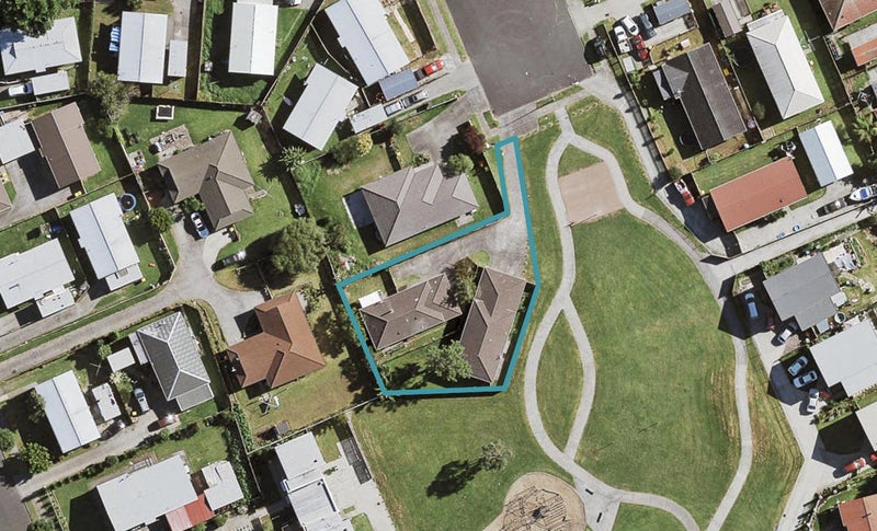 2/11 Volta Place, Clendon Park, Auckland - Carousel 1