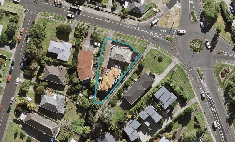 2/2 Raleigh Road, Northcote, Auckland - Carousel 1