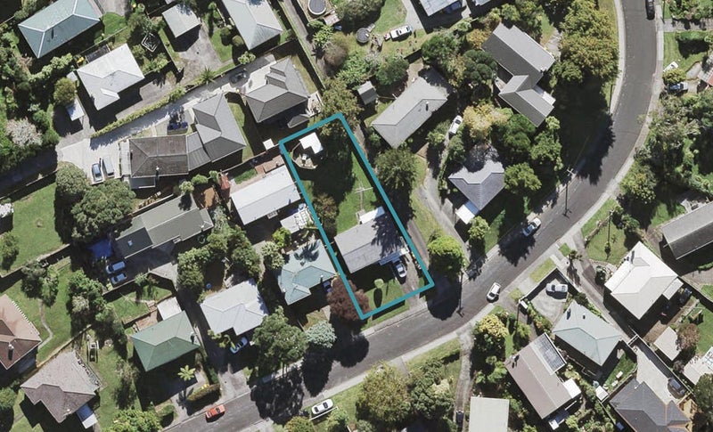 15 Crystal Avenue, Glendene, Auckland - Carousel 1