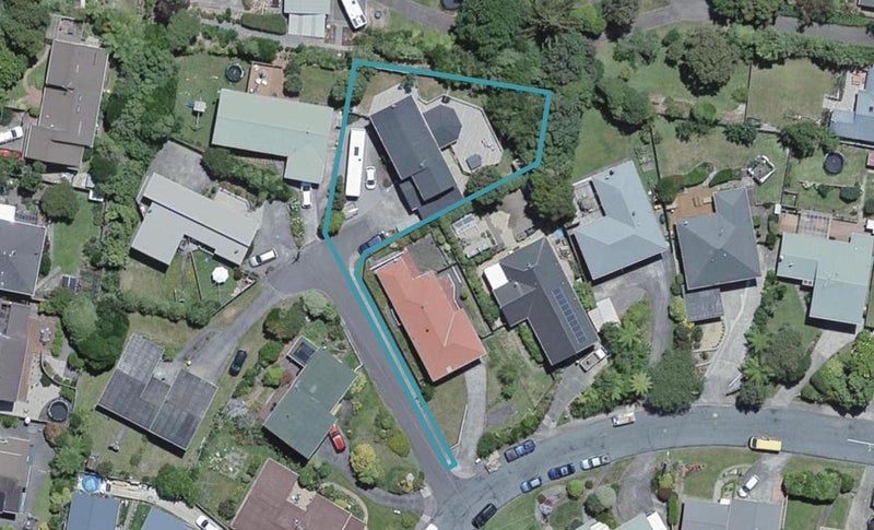 84 Larsen Crescent, Tawa, Wellington - Carousel 1
