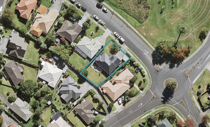 66 Unsworth Drive, Unsworth Heights, Auckland - Carousel 1