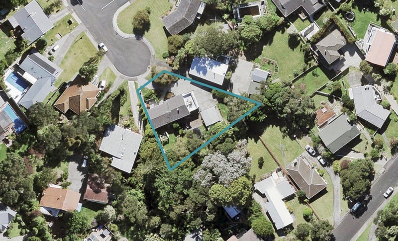 10 Vinceroy Place, Green Bay, Auckland - Carousel 1