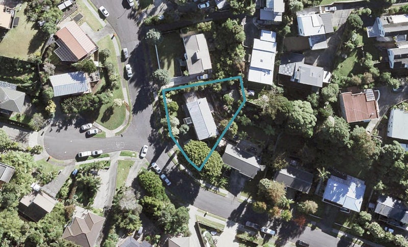49 Topliss Drive, Northcross, Auckland - Carousel 1