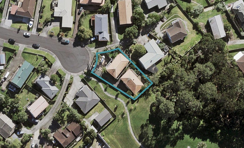 1/22 Grenadine Place, Unsworth Heights, Auckland - Carousel 1