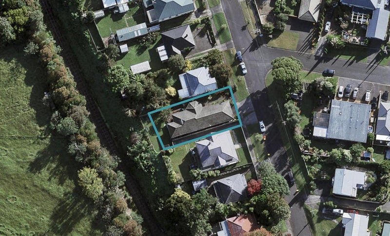 21 Kowhai Street, Helensville, Helensville - Carousel 1