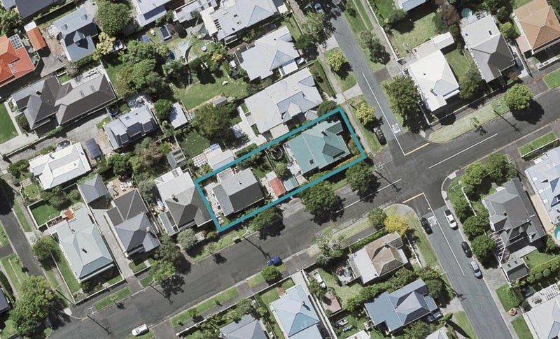 1/21 Cowper Street, Devonport, Auckland - Carousel 1