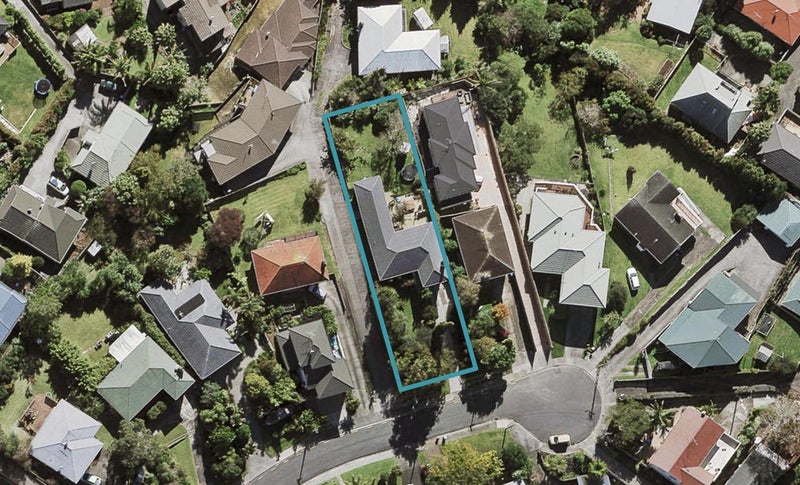 16 McIlroy Avenue, Hillsborough, Auckland - Carousel 1