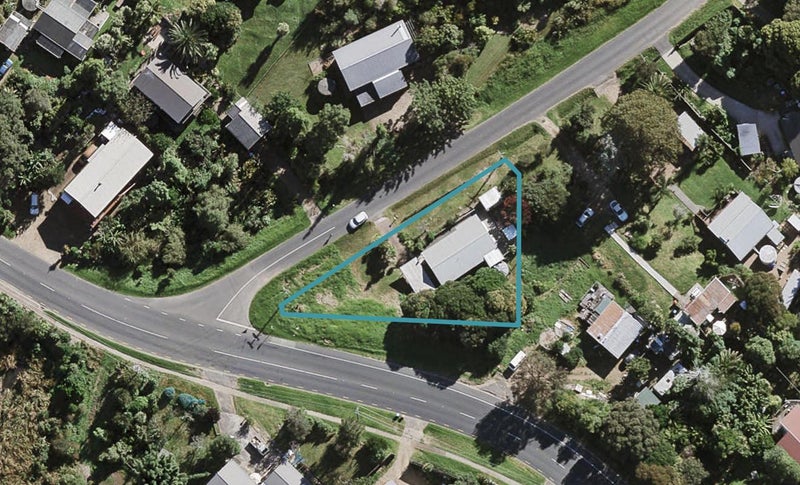 2 Kennedy Road, Surfdale, Waiheke Island - Carousel 1