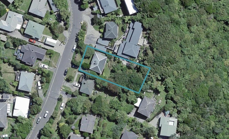 16 Montgomery Avenue, Karori, Wellington - Carousel 1