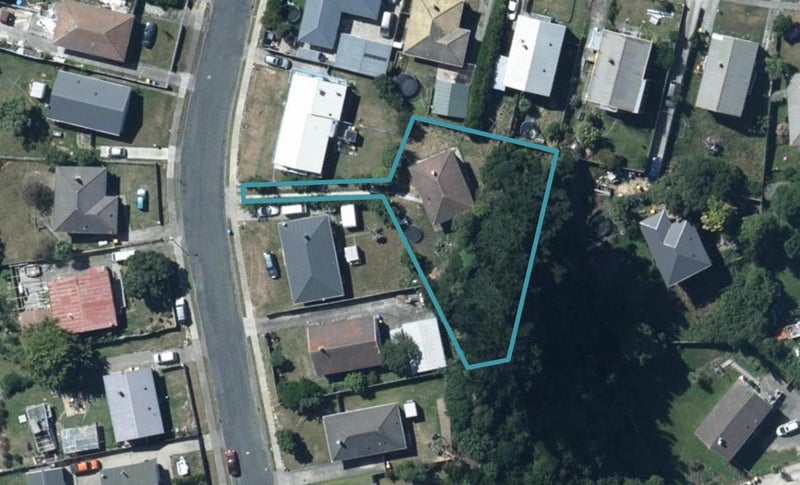 5 Sasanof View, Ascot Park, Porirua - Carousel 1