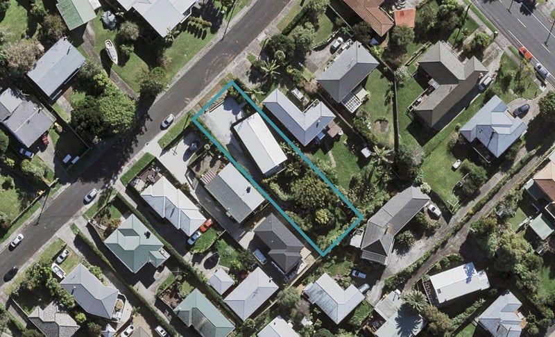 8 Edgeworth Road, Glenfield, Auckland - Carousel 1