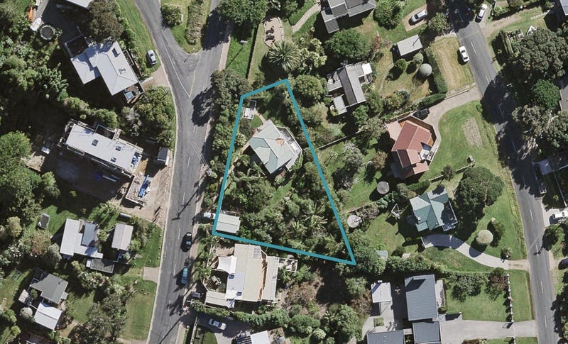 10 Korora Road, Oneroa, Waiheke Island - Carousel 1