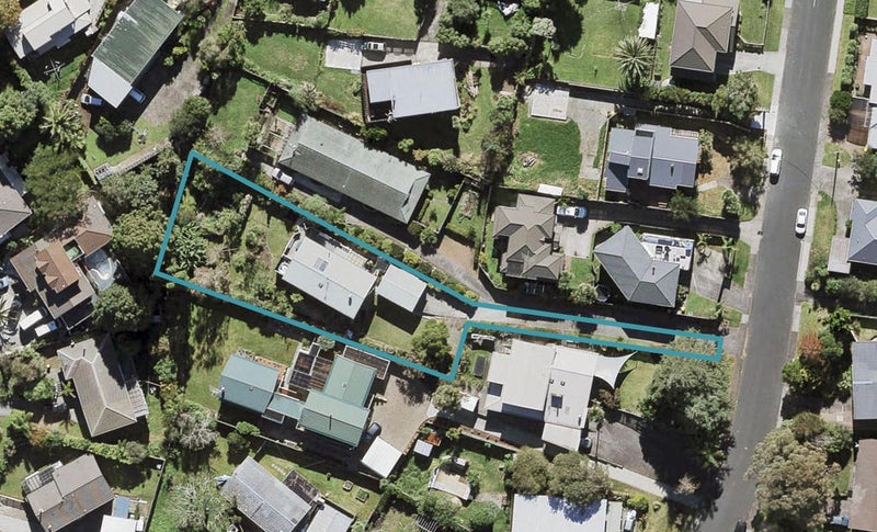 9 Crompton Road, Massey, Auckland - Carousel 1