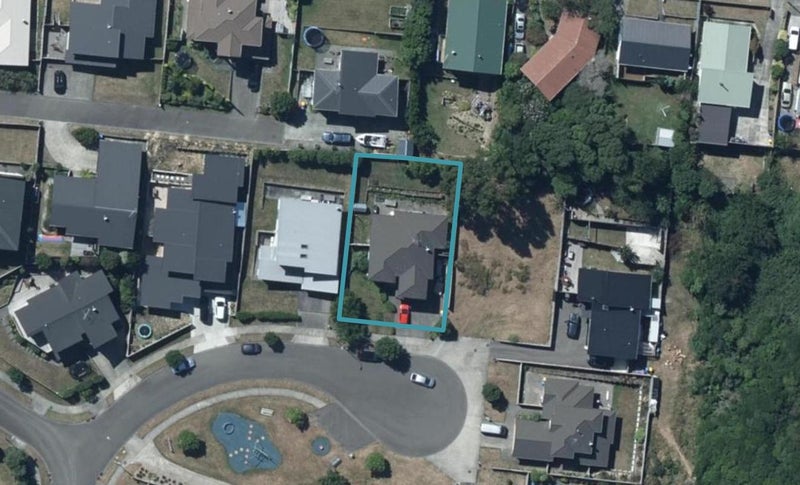 13 Fiordland Place, Aotea, Porirua - Carousel 1