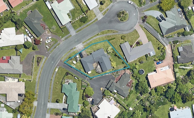 33 Capricorn Place, Kawaha Point, Rotorua - Carousel 1