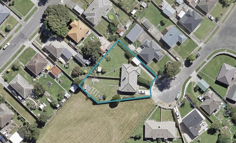 8 Barton Grove, Naenae, Lower Hutt - Carousel 1