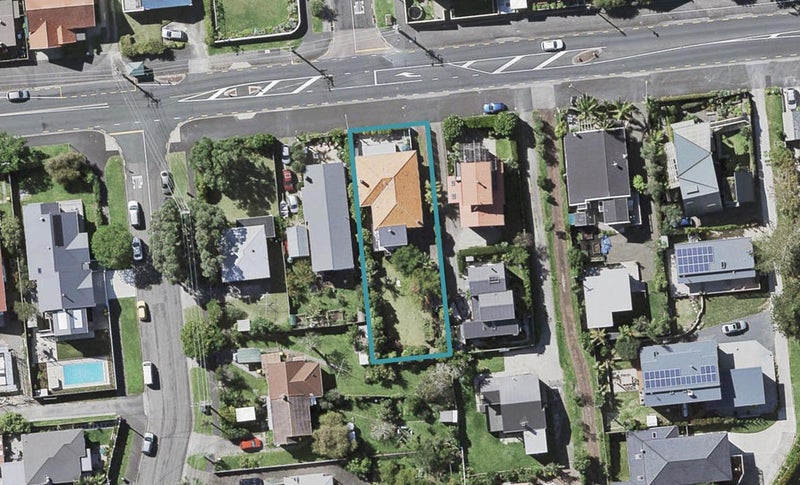 23 Old Lake Road, Narrow Neck, Auckland - Carousel 1