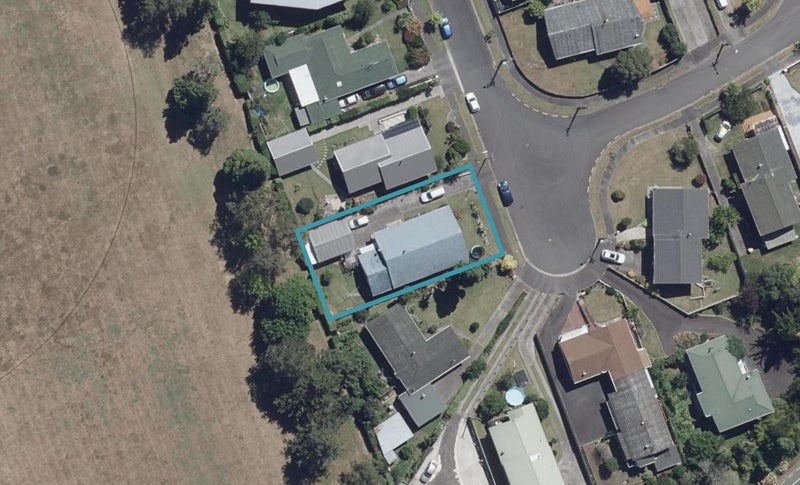 9 Regent Street, Silverdale, Hamilton - Carousel 1