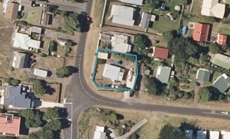 2B Kent Avenue, Waitarere Beach, Levin - Carousel 1