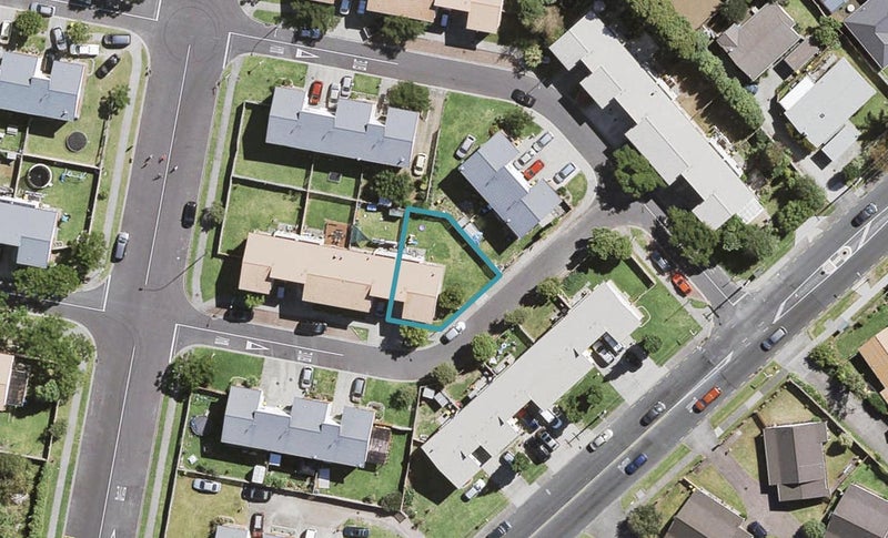 8 Elwarth Way, Ranui, Auckland - Carousel 1