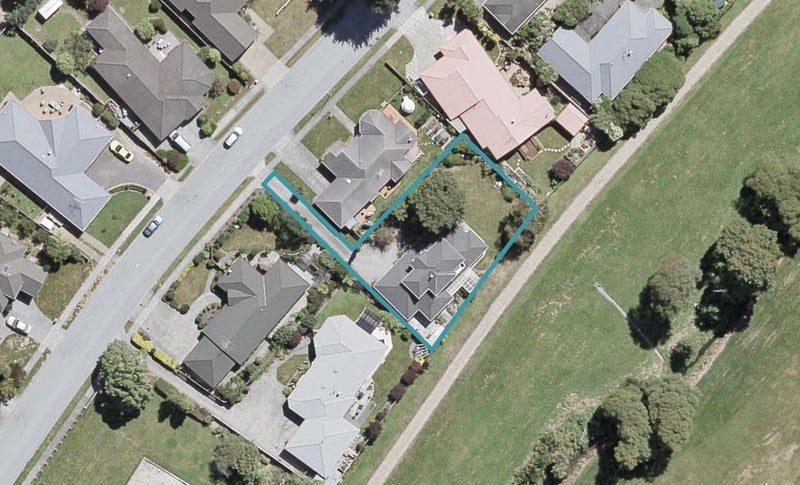 7 Mary Huse Grove, Manor Park, Lower Hutt - Carousel 1