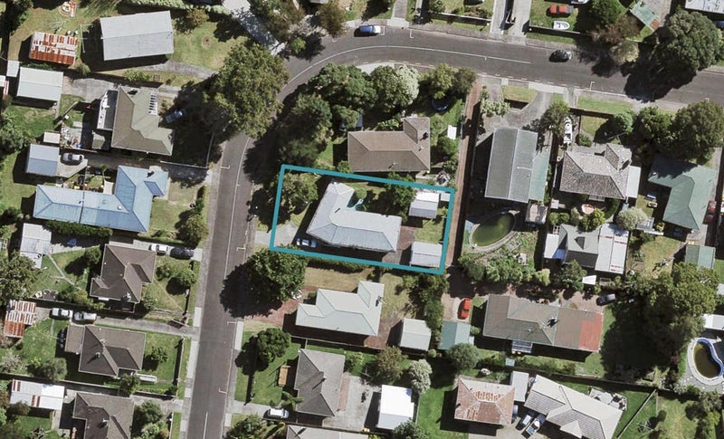 30 Te Kanawa Crescent, Henderson, Auckland - Carousel 1