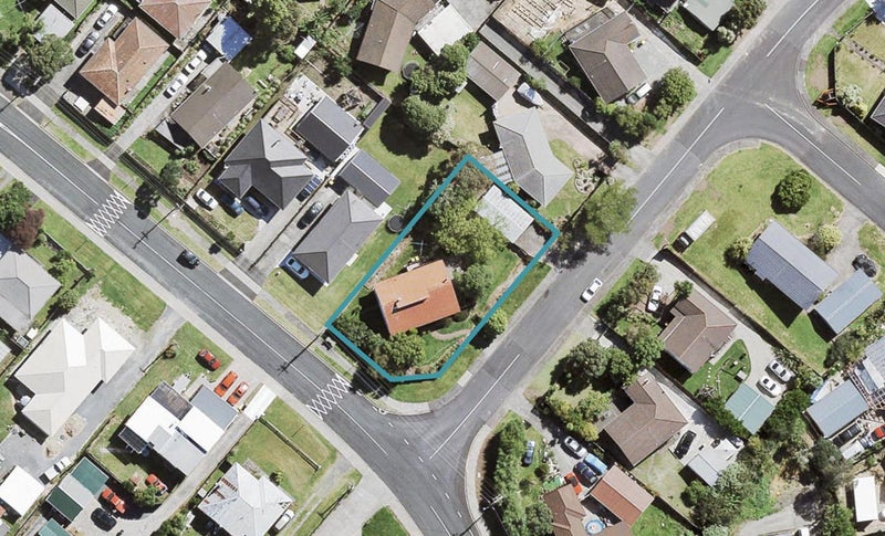 2 Landow Place, Henderson, Auckland - Carousel 1