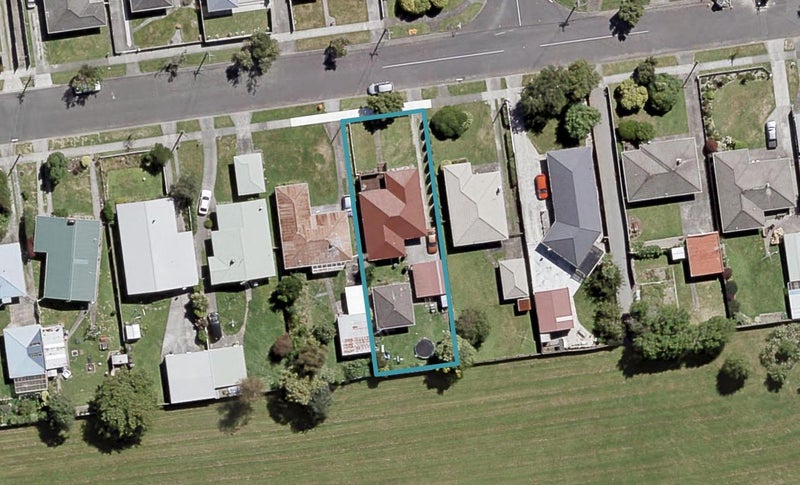 84 Fraser Crescent, Elderslea, Upper Hutt - Carousel 1