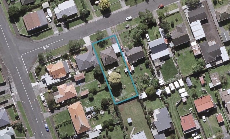 2 Kaimata Street, Brooklands, New Plymouth - Carousel 1