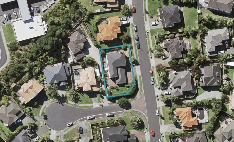1 Errigal Close, Pinehill, Auckland - Carousel 1