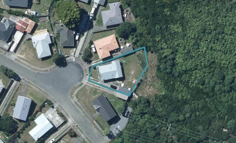 13 Carnavon Place, Cannons Creek, Porirua - Carousel 1