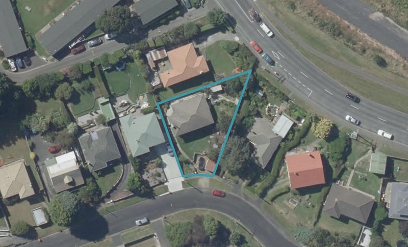 58 Waldron Crescent, Green Island, Dunedin - Carousel 1