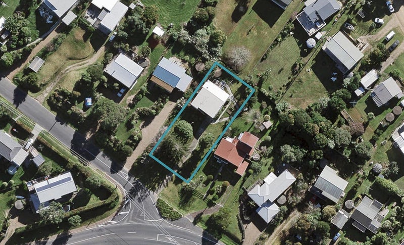 23 Alison Road, Surfdale, Waiheke Island - Carousel 1