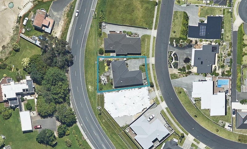 10 Utopia Park Heights, Welcome Bay, Tauranga - Carousel 1