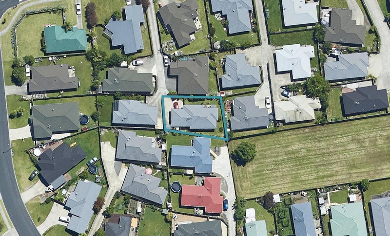 10 Lisa Place, Brookfield, Tauranga - Carousel 1