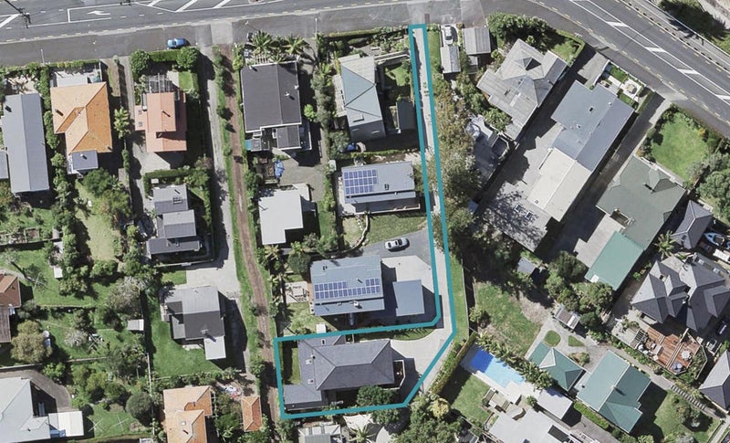 11 Old Lake Road, Narrow Neck, Auckland - Carousel 1