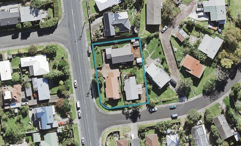 3/2 Lysander Crescent, Beach Haven, Auckland - Carousel 1