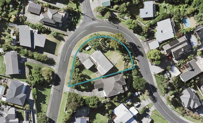 5 Montgomery Crescent, Cockle Bay, Auckland - Carousel 1
