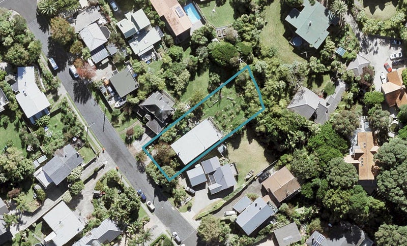 4 Gray Crescent, Torbay, Auckland - Carousel 1