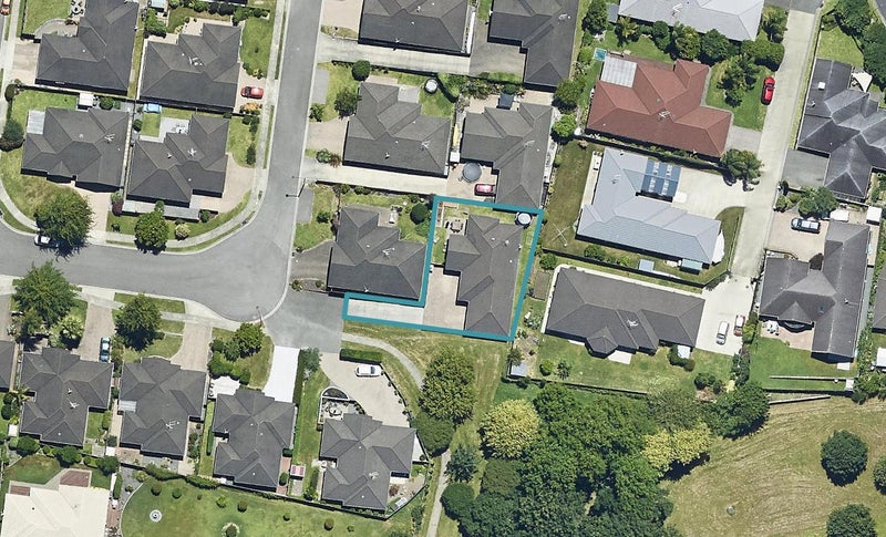 9 Montrose Place, Pyes Pa, Tauranga - Carousel 1