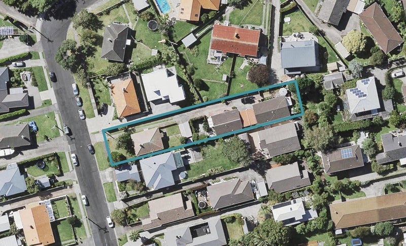 1/8 Fraser Road, Narrow Neck, Auckland - Carousel 1