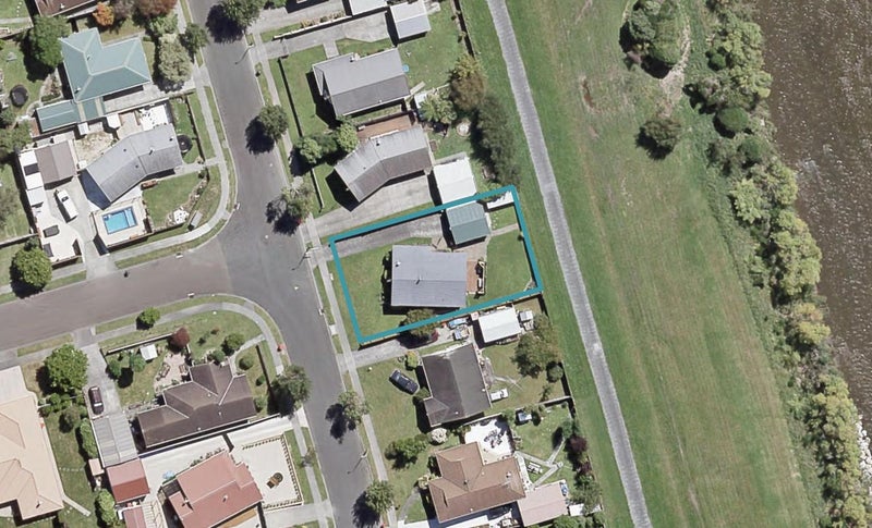 18 Delaware Grove, Totara Park, Upper Hutt - Carousel 1