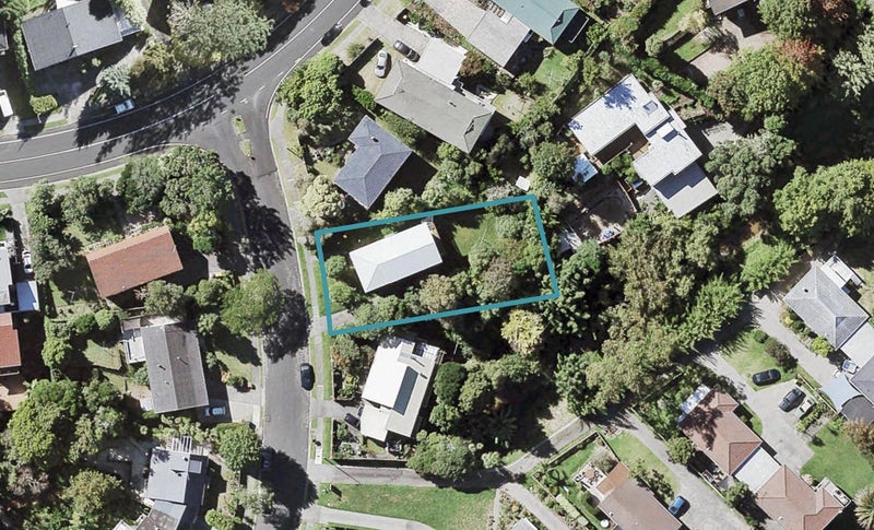 4 Scarlock Avenue, Browns Bay, Auckland - Carousel 1