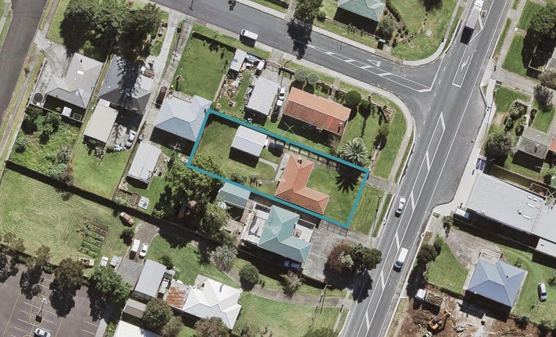 43 Mckenzie Road, Mangere Bridge, Auckland - Carousel 1